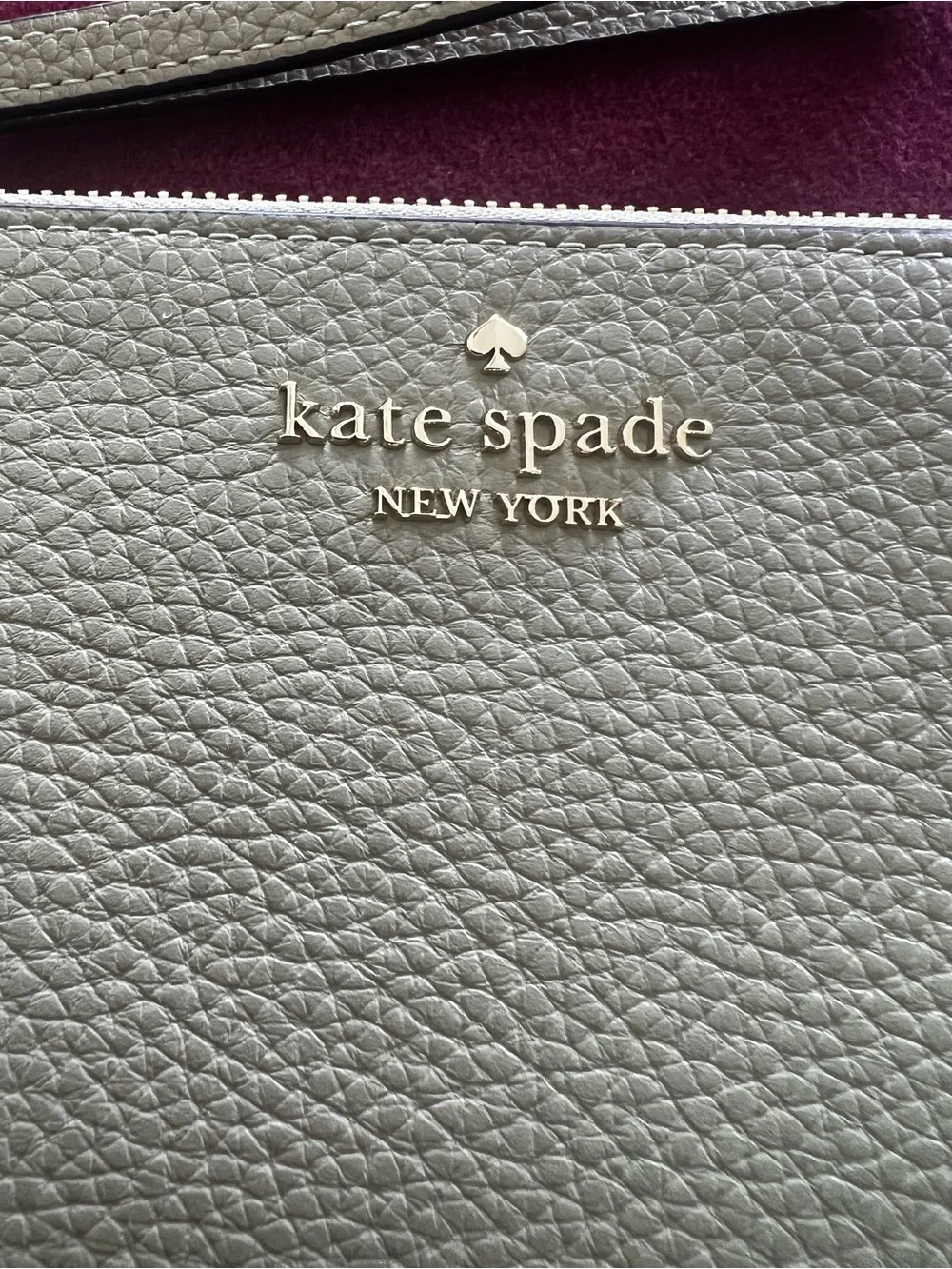 NWT Kate Spade Lucy Pebbled Leather Medium L-Zip Wristlet  Olive Green